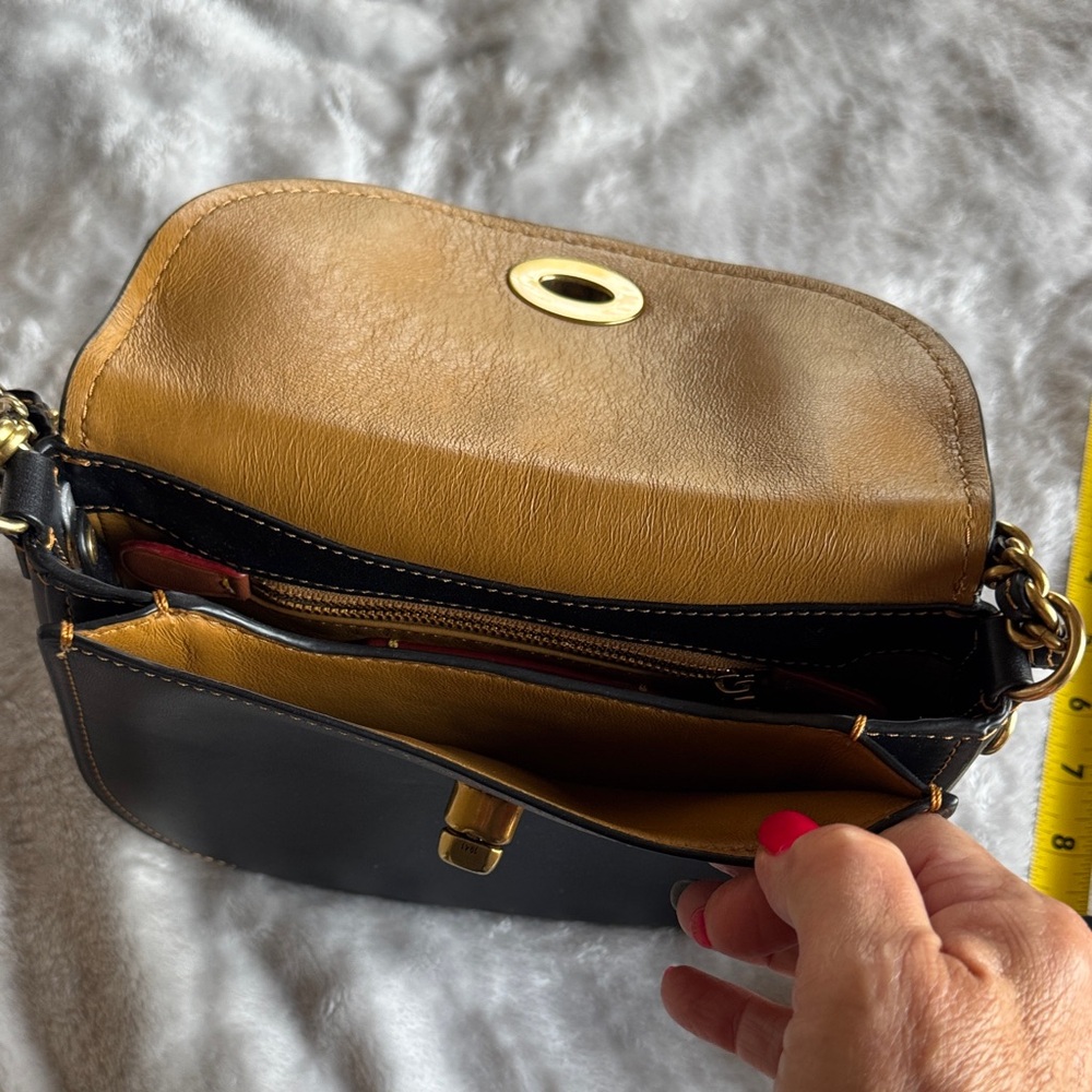 Coach Black Leather Crossbody Bag with Gold Chain - Picture 4 of 8